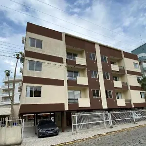 apartamento-101-50m-da-praia-de-bombinhas.santa-catarina-brasil.com/